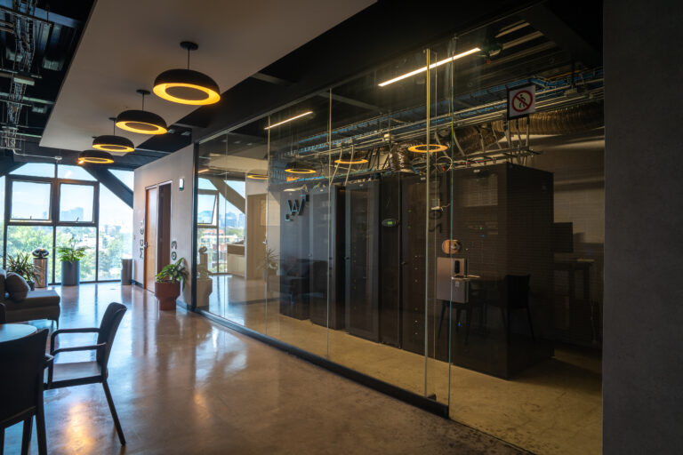 Wide Angle 26-033
