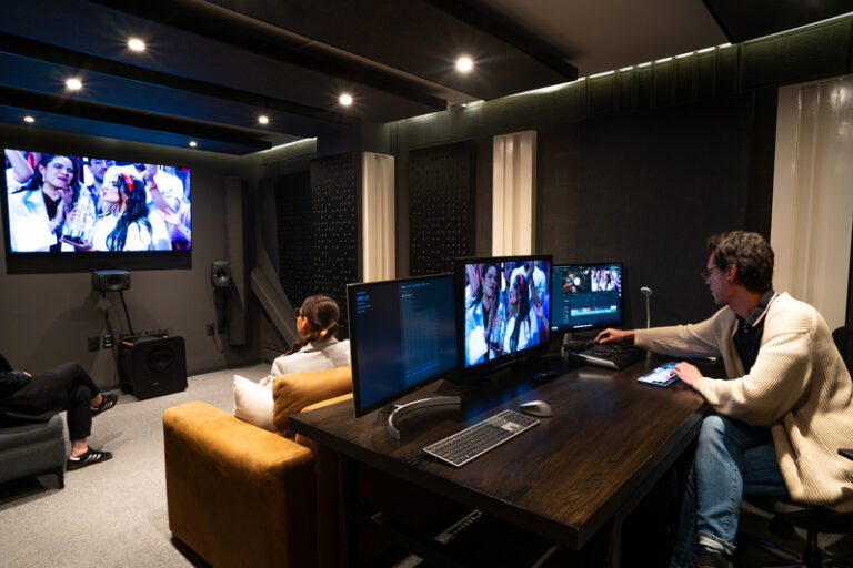 Wide Angle 26-073